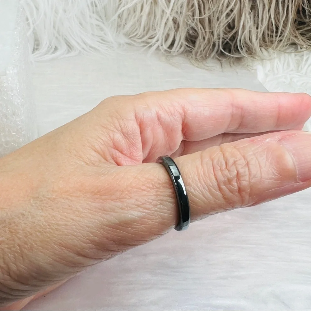 Vintage sleek, black gunmetal hematite thin stacking ring size 8